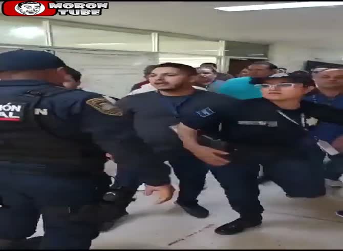 Video :In Mexico, doctors and security personnel scuffle